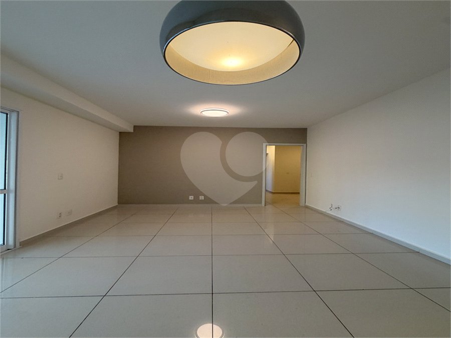 Apartamento para alugar com 2 quartos, sendo 1 suíte,  em Vila Suissa, Mogi das Cruzes, SP