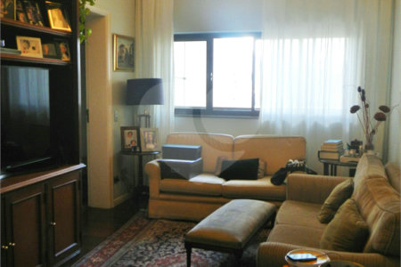 Apartamento à venda com 4 quartos, sendo 3 suítes, em Vila Mariana, São Paulo, SP