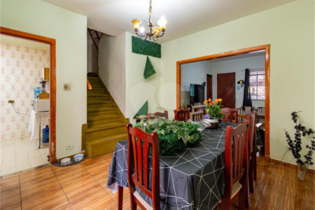 Sobrado à venda com 4 quartos, sendo 1 suíte, em Jardim das Acácias, São Paulo, SP