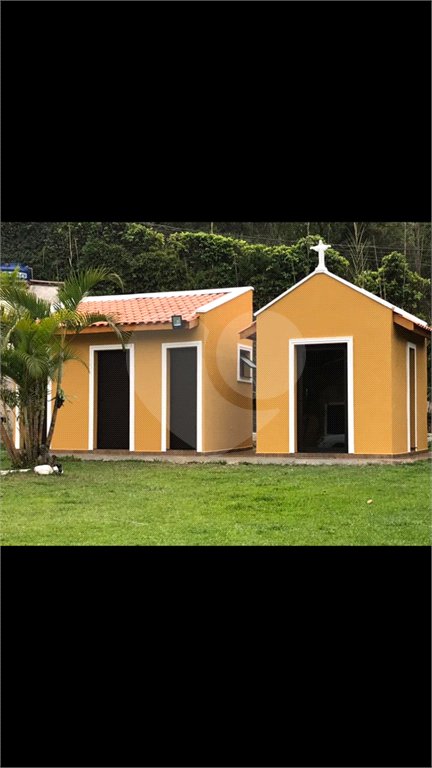 Chácara à venda com 4 quartos, sendo 1 suíte,  em Parque dos Jacarandás, Arujá, SP