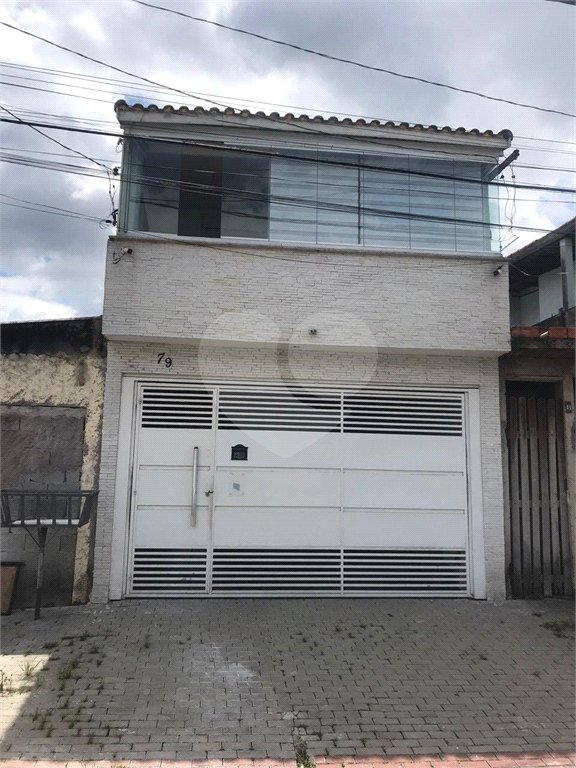 Sobrado à venda com 3 quartos, sendo 1 suíte,  em Vila Varela, Poá, SP