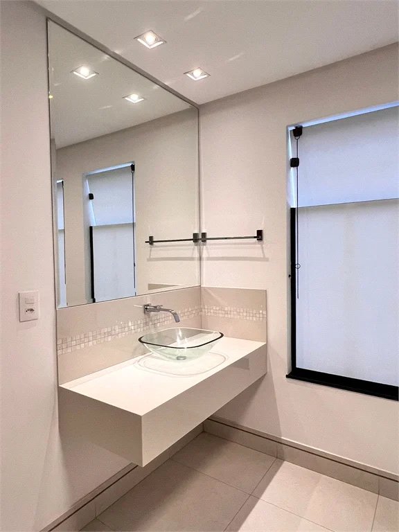 Sobrado à venda com 5 quartos, sendo 2 suítes, em Vila Inah, São Paulo, SP