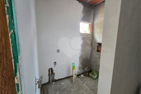 Casa à venda com 3 quartos, sendo 1 suíte, no condomínio Tivolli, Itapetininga - SP