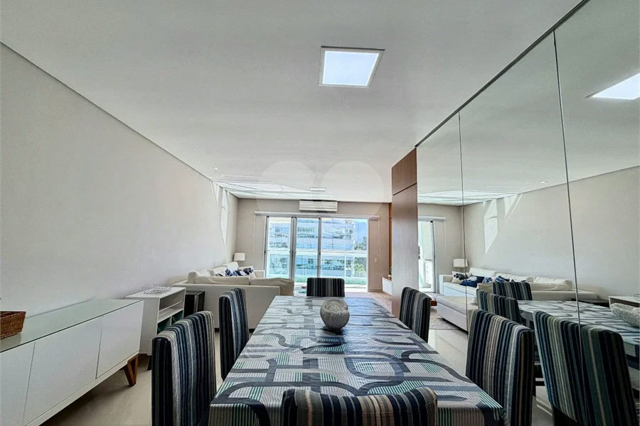 Apartamento à venda com 3 quartos, sendo 1 suíte, em Riviera de São Lourenço, Bertioga, SP
