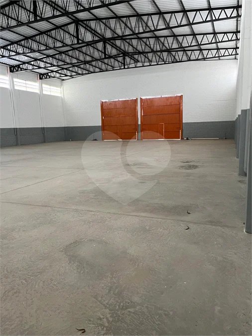 GALPÃO INDUSTRIAL NOVO – 800 M² - Em frente à Rodovia Kanela Forti