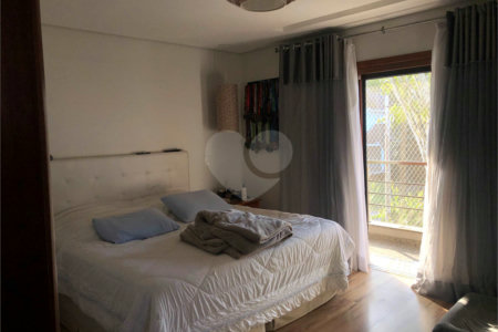 Casa à venda com 3 quartos, sendo 2 suítes,  no condomínio Aruã, Mogi das Cruzes - SP