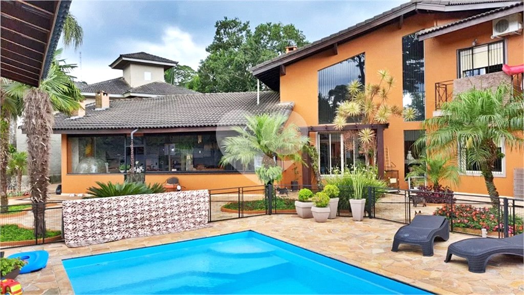 Casa à venda com 8 quartos, sendo 4 suítes, em Roseira, Mairiporã, SP