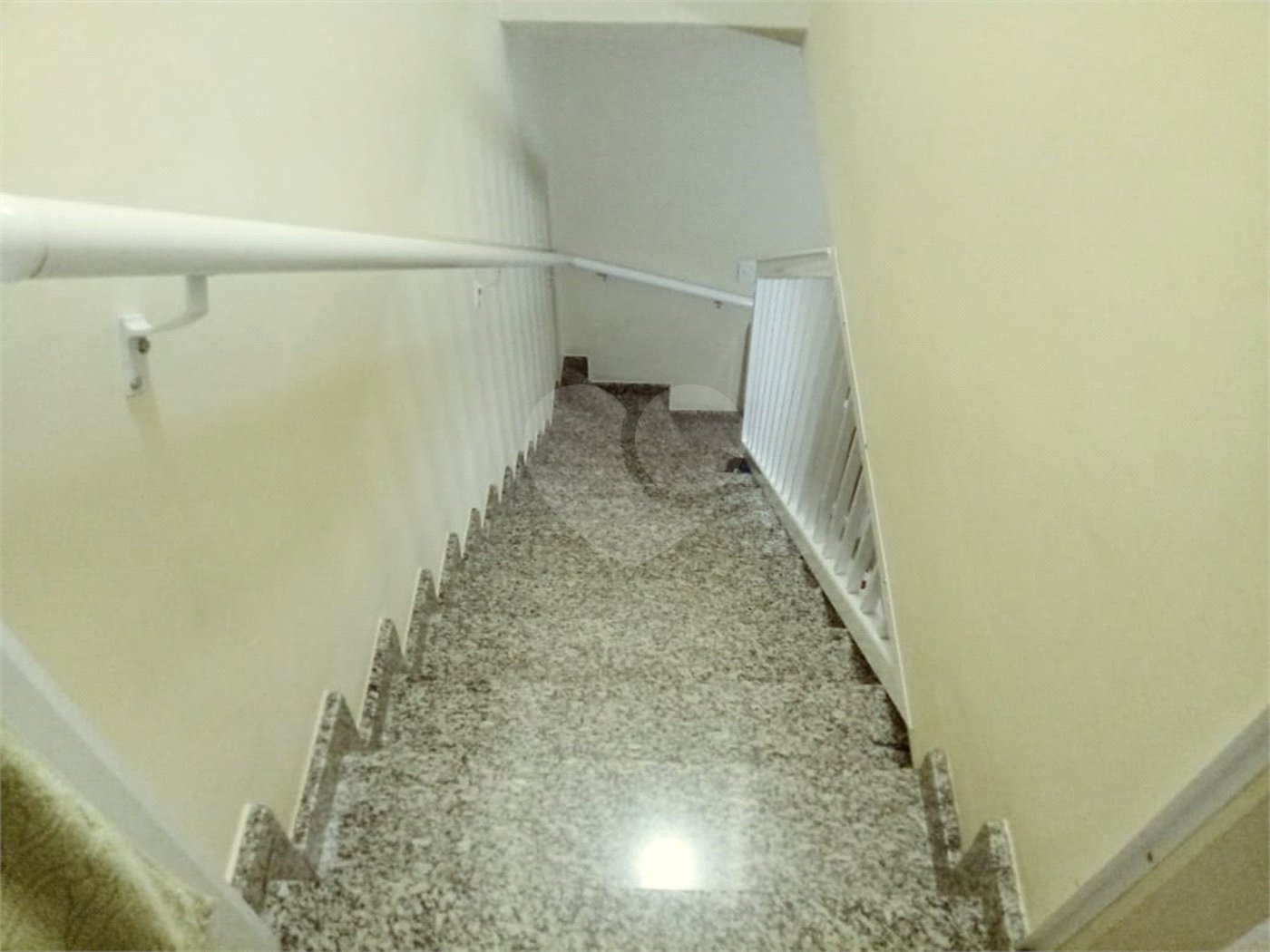 Casa à venda com 2 quartos, sendo 1 suíte, no condomínio Jardim Débora, Poá - SP