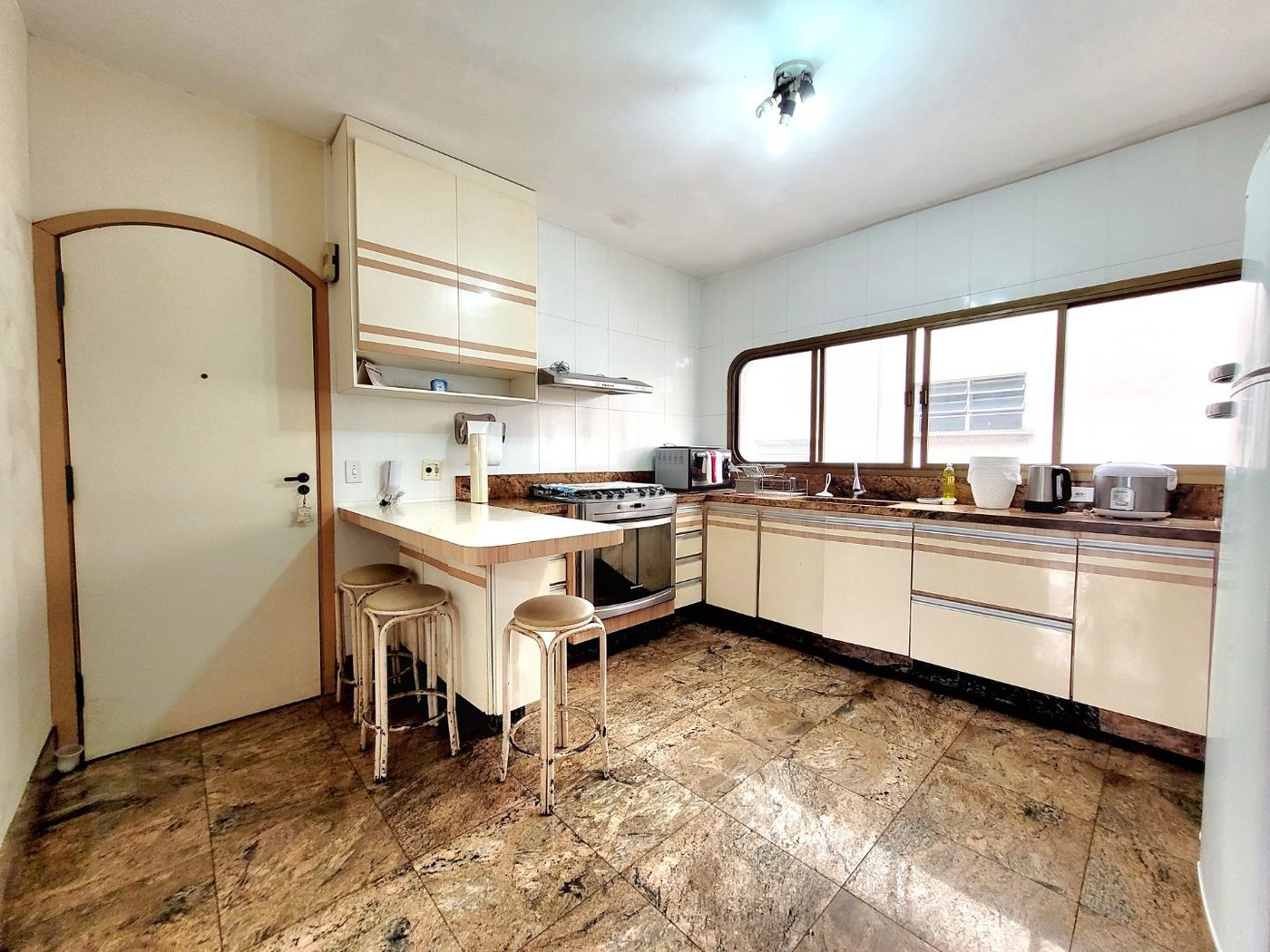 Apartamento próximo da praia com 4 dormitórios à venda, 257 m² por R$ 2.200.000 - Gonzaga - Santos/SP