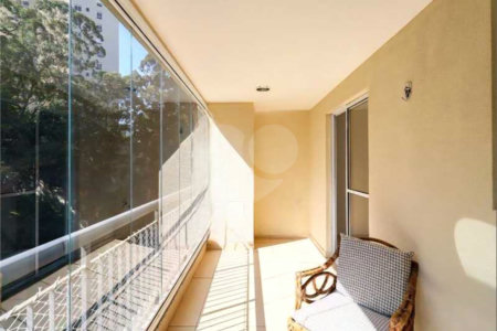 Apartamento à venda ou para alugar com 3 quartos, sendo 1 suíte,  em Vila Andrade, São Paulo, SP