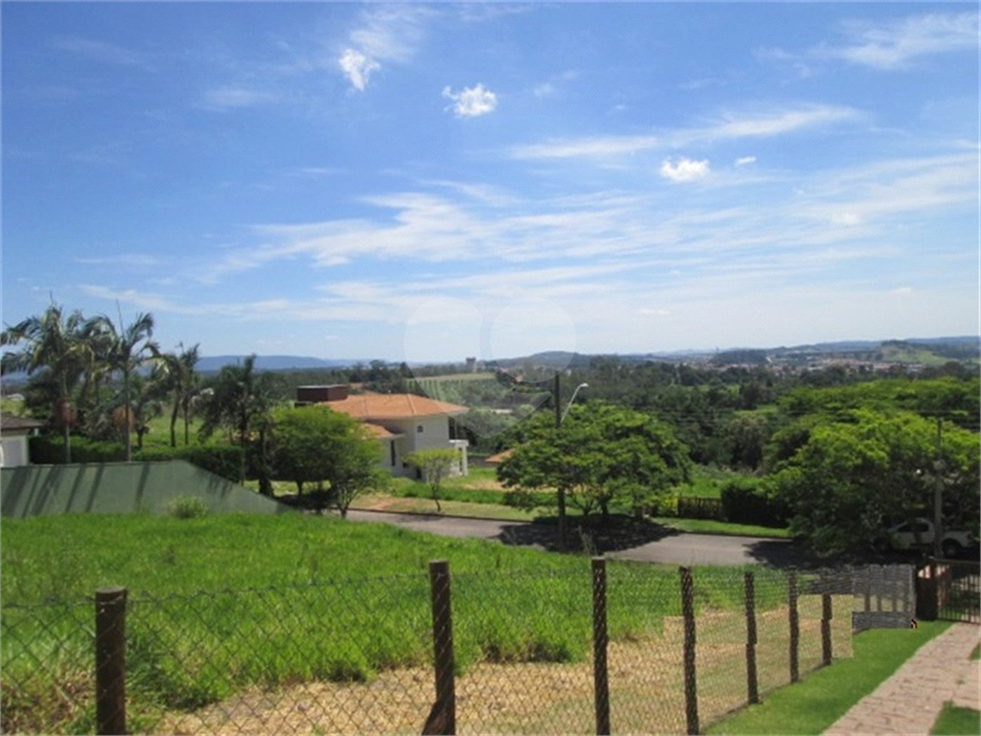 Casa à venda com 6 suítes no condomínio Jardim Primavera, Louveira - SP