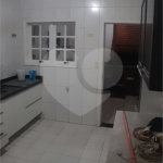 Casa à venda com 3 quartos, sendo 1 suíte, no condomínio Village Palmas, São Paulo - SP