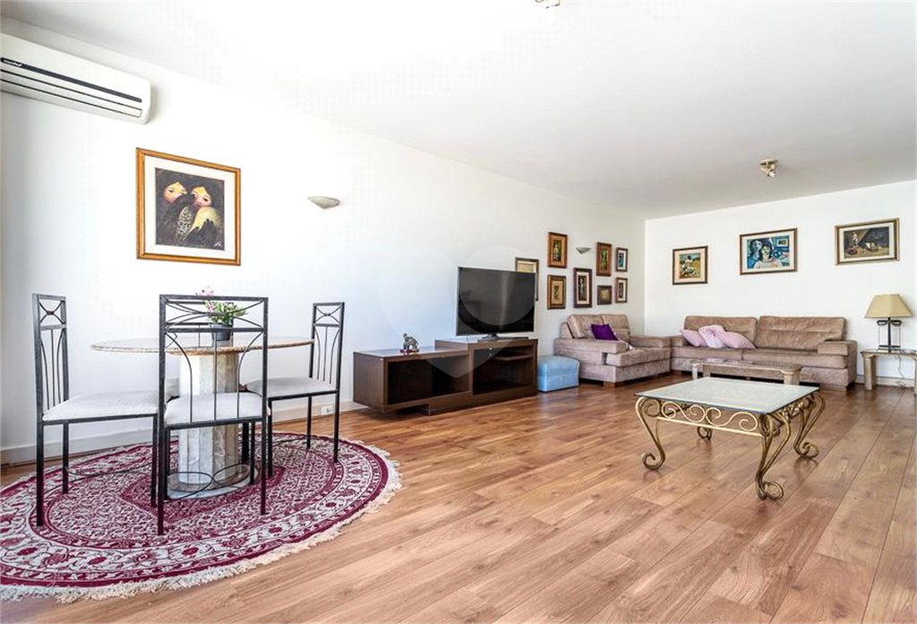 Apartamento à venda com 3 quartos, sendo 1 suíte, em Copacabana, Rio de Janeiro, RJ