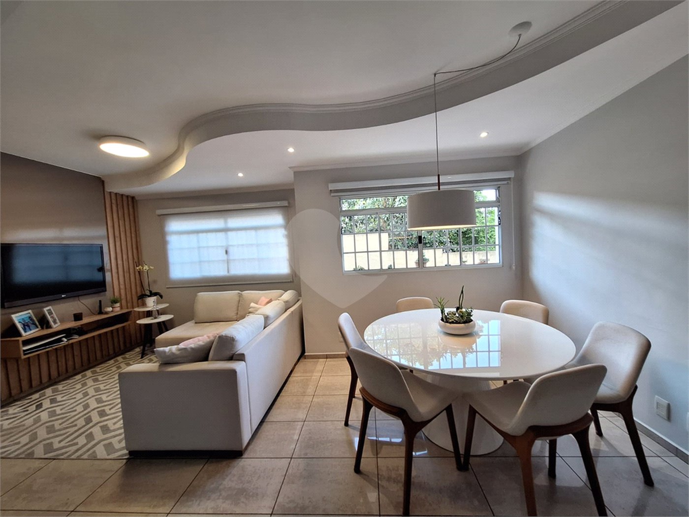 Casa à venda com 3 quartos, sendo 1 suíte, no condomínio Villaggio Tronchim, São Paulo - SP