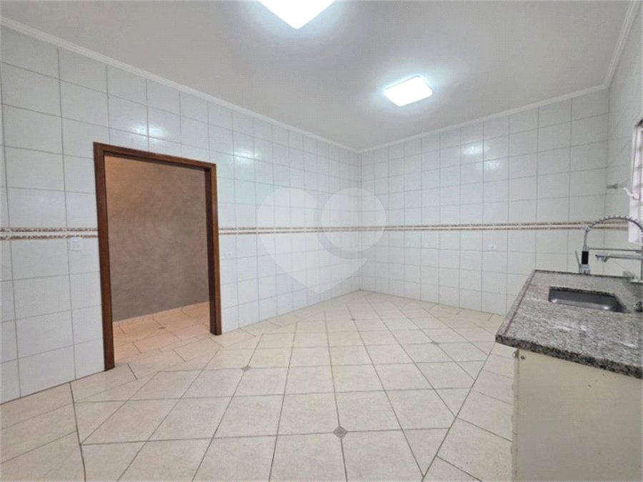 Casa à venda com 3 quartos, sendo 1 suíte, no condomínio Residencial Jardim das Palmeiras, Vinhedo - SP