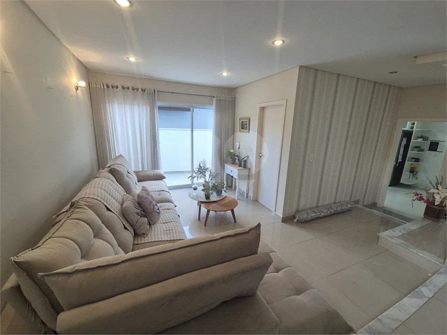 Belíssima Residência de 267 m² com Lazer Privativo no Condomínio Terras do Oriente – Valinhos
