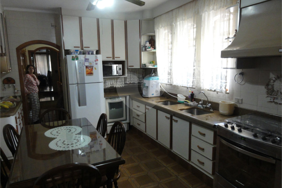 Sobrado à venda com 6 quartos, sendo 4 suítes, em Tremembé, São Paulo, SP