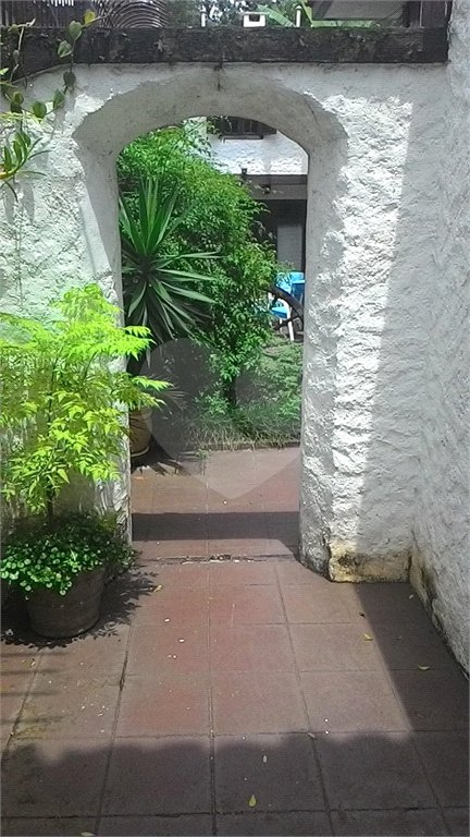 Sobrado à venda com 4 quartos, sendo 2 suítes, em Vila Madalena, São Paulo, SP