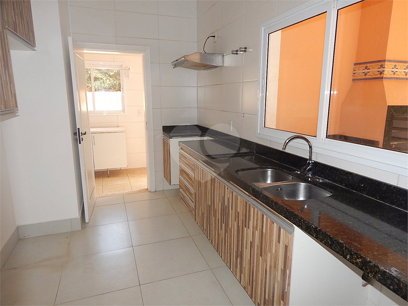 Casa à venda com 3 suítes no condomínio Recanto dos Paturis, Vinhedo - SP