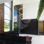 Casa à venda com 4 suítes no condomínio Figueira Garden, Atibaia - SP