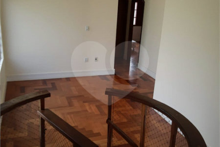 Casa à venda com 3 quartos, sendo 1 suíte, em Bosque dos Eucaliptos, São José dos Campos, SP