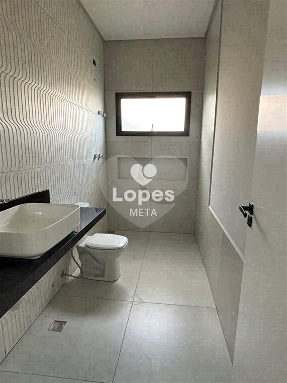 Casa à venda com 3 quartos, sendo 1 suíte,  no condomínio Terras do Vale, Caçapava - SP