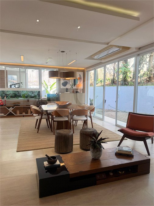 Casa à venda com 4 suítes no condomínio Jardim das Palmeiras, Vinhedo - SP