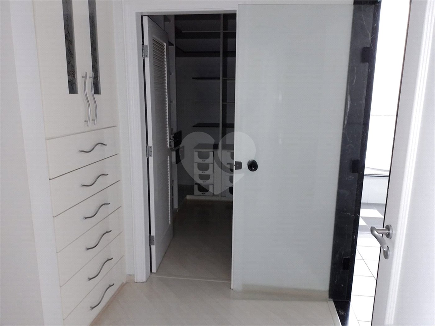 Casa à venda com 4 quartos, sendo 2 suítes,  em Vila Santista, Atibaia, SP