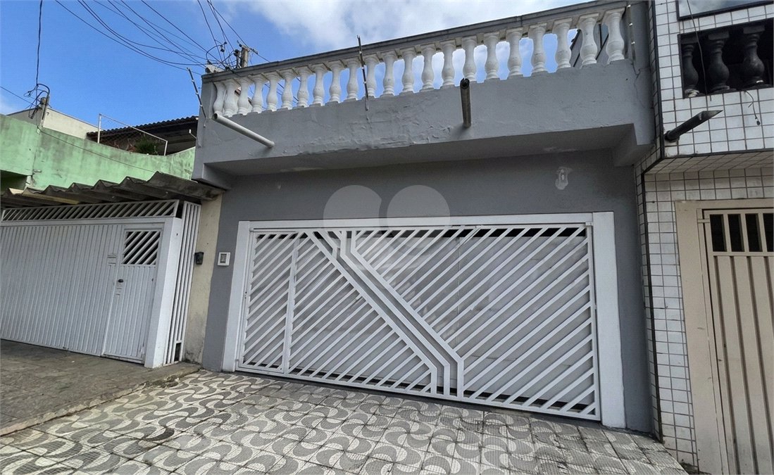 Sobrado à venda com 3 quartos, sendo 1 suíte, em Jardim Utinga, Santo André, SP