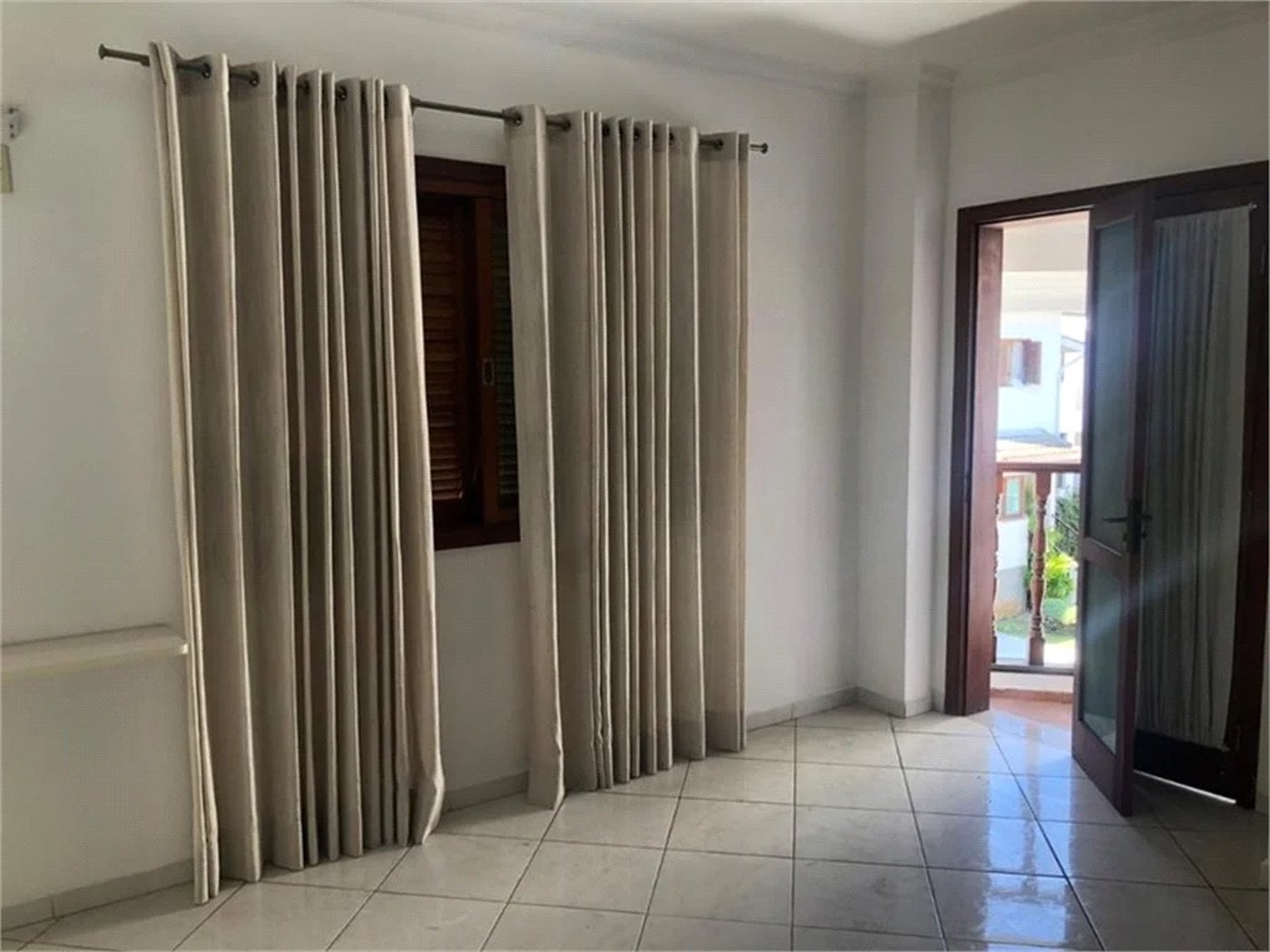 Casa à venda com 4 suítes no condomínio Vila das Emboabas, São Paulo - SP