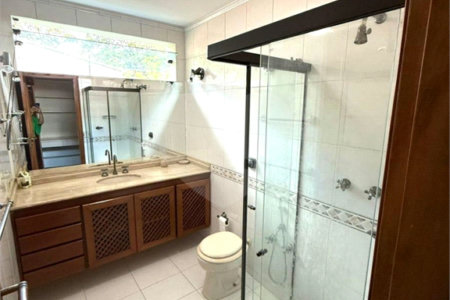 Sobrado à venda com 5 quartos, sendo 3 suítes,  em Jardim Leonor, São Paulo, SP