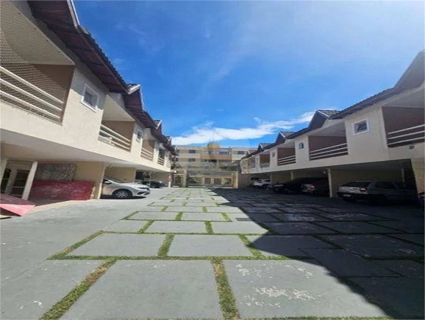 Casa à venda com 3 quartos, sendo 1 suíte,  no condomínio Residencial Villagio Vitória, Guarulhos - SP