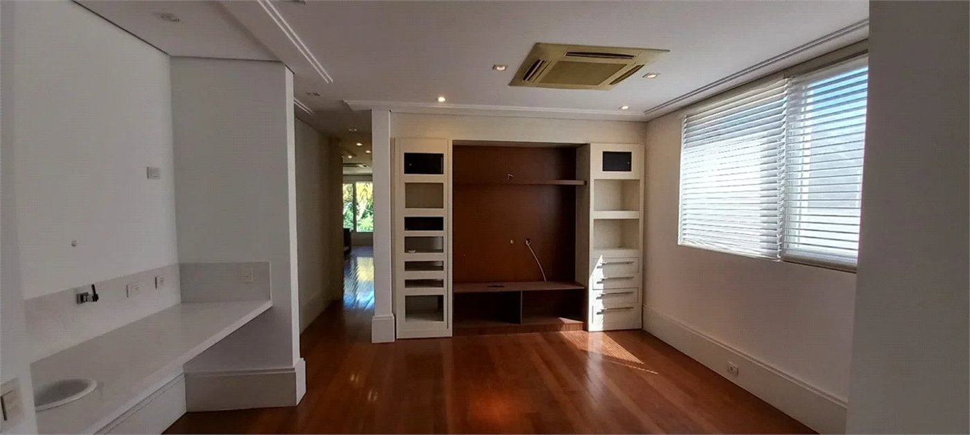 Sobrado à venda ou para alugar com 7 quartos, sendo 4 suítes, em Cidade Jardim, São Paulo, SP
