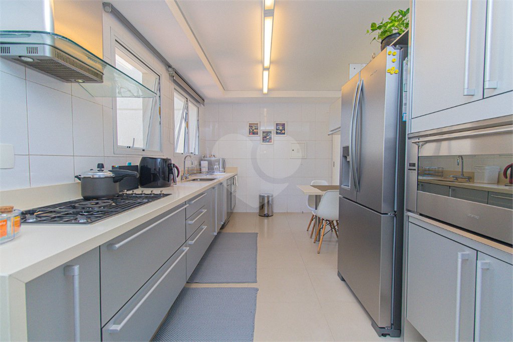 Apartamento à venda com 3 quartos, sendo 2 suítes, em Vila Nova Conceição, São Paulo, SP