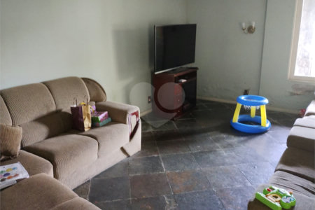 Casa à venda com 5 quartos, sendo 3 suítes, no condomínio Vilarejo, Rio de Janeiro - RJ