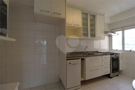 Apartamento à venda com 3 quartos, sendo 1 suíte,  em Vila Olímpia, São Paulo, SP