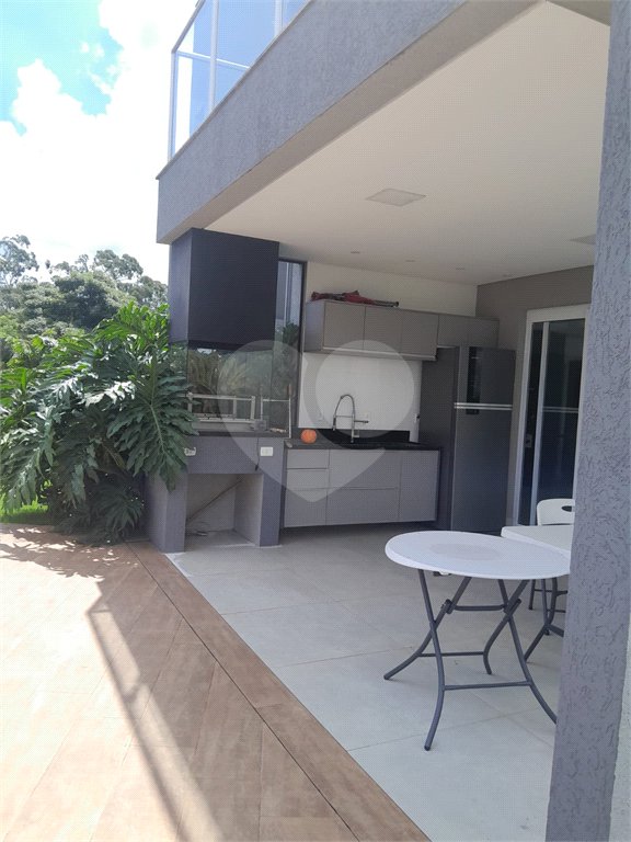 Casa à venda com 3 suítes em Moinho Velho, Cotia, SP