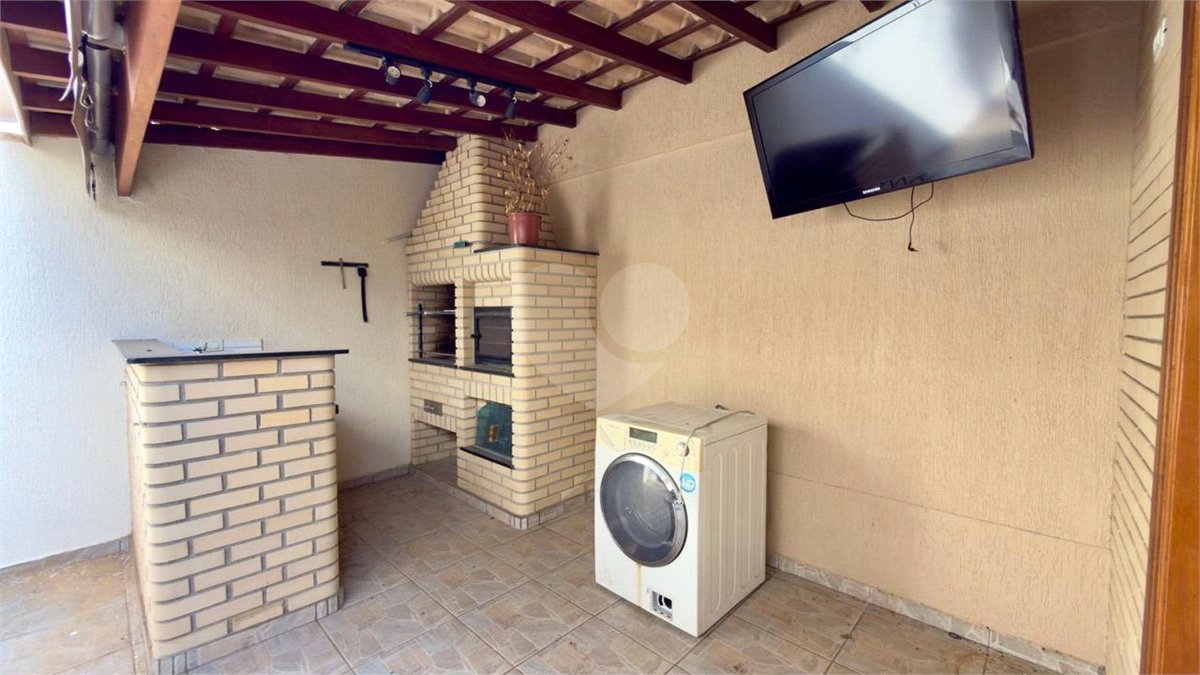 Casa à venda com 3 quartos, sendo 1 suíte, no condomínio Residencial Village Salermo, Sorocaba - SP