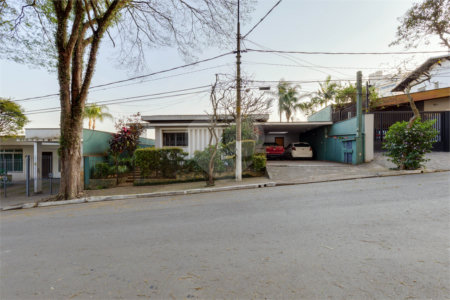 Casa à venda com 5 quartos, sendo 2 suítes, em Alto da Boa Vista, São Paulo, SP