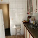 Lindo apartamento, muito bem conservado, com bom espaço interno.