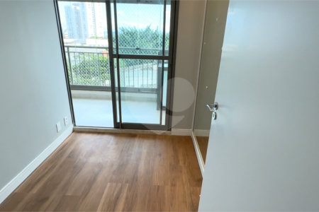 Apartamento à venda com 3 quartos, sendo 1 suíte,  em Parque Industrial Tomas Edson, São Paulo, SP