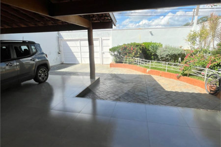Casa à venda com 4 quartos, sendo 1 suíte, em Vila Santa Maria (vila Xavier), Araraquara, SP