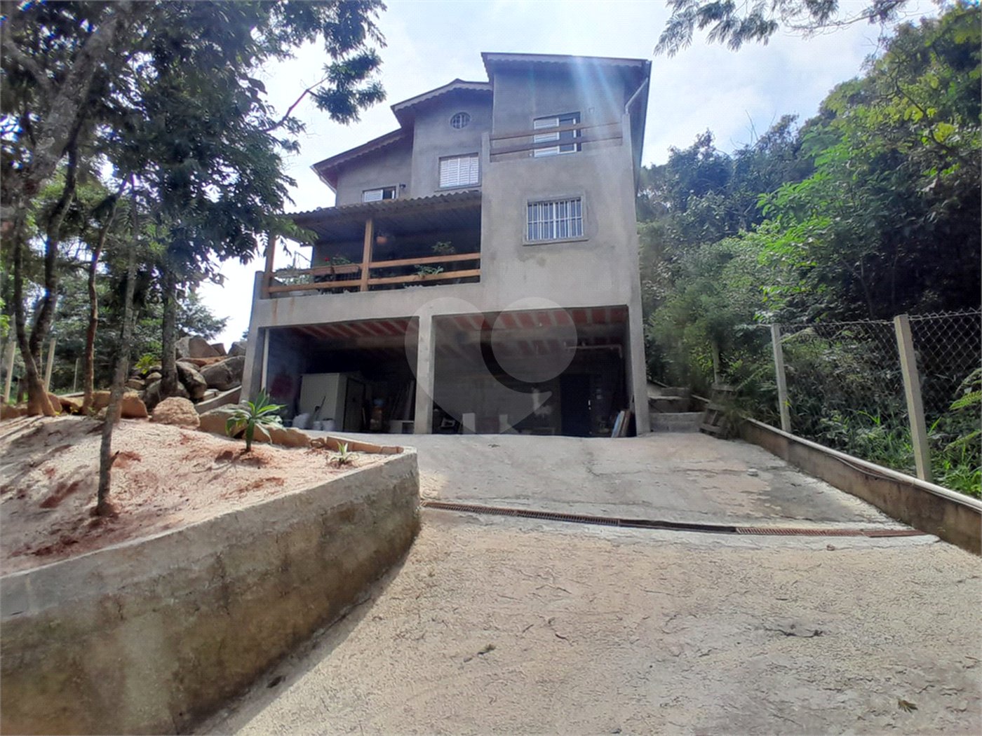 Sobrado à venda com 3 quartos, sendo 1 suíte, em Serra da Cantareira, Mairiporã, SP