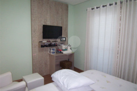 Casa à venda com 3 suítes no condomínio Residencial Recanto dos Paturis, Vinhedo - SP