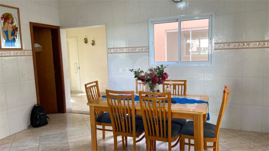 Casa à venda com 4 quartos, sendo 3 suítes, no condomínio Terras de Mont Serrat, Salto - SP