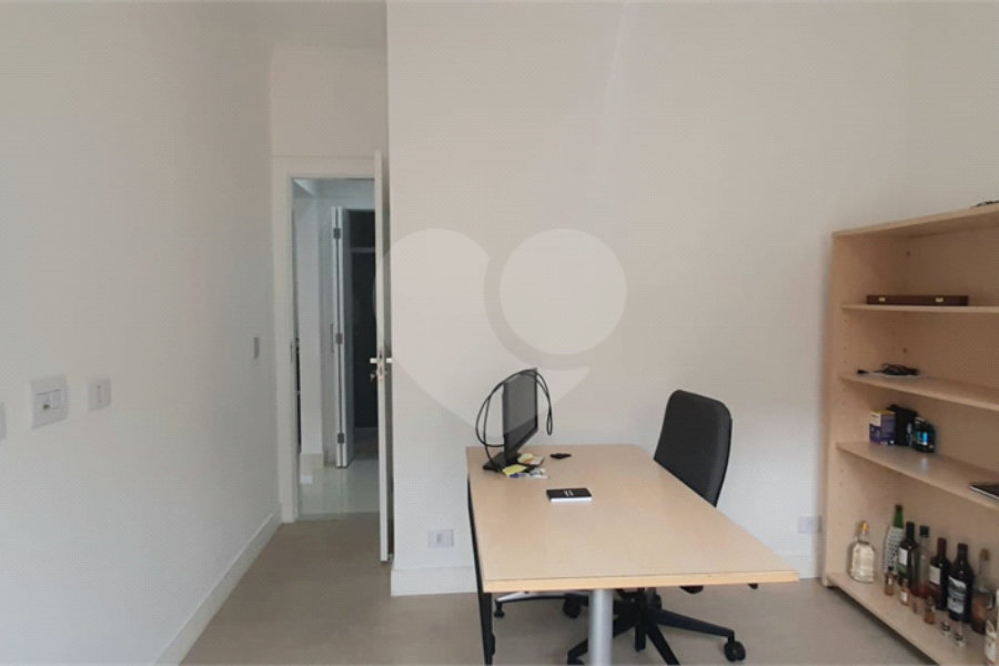 Casa à venda com 3 quartos, sendo 1 suíte, no condomínio Residencial Gran Veiga, São Paulo - SP