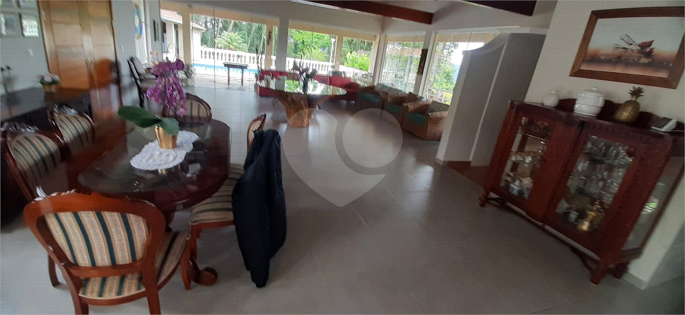 Sobrado para alugar com 4 suítes em Roseira, Mairiporã, SP