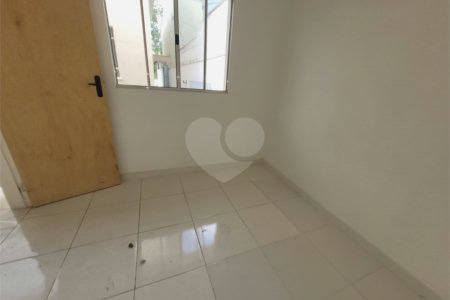 Casa à venda com 3 quartos, sendo 1 suíte, em Parque Maria Domitila, São Paulo, SP