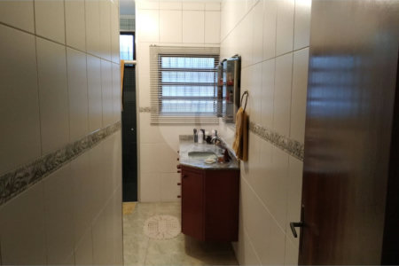 Sobrado à venda com 3 quartos, sendo 1 suíte, em Bosque da Saúde, São Paulo, SP