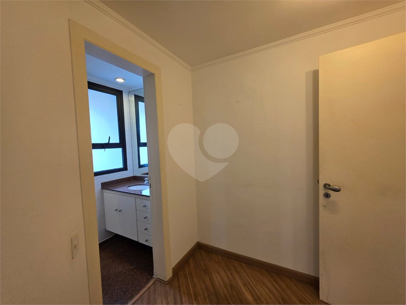 Apartamento à venda com 3 suítes em Vila Uberabinha, São Paulo, SP